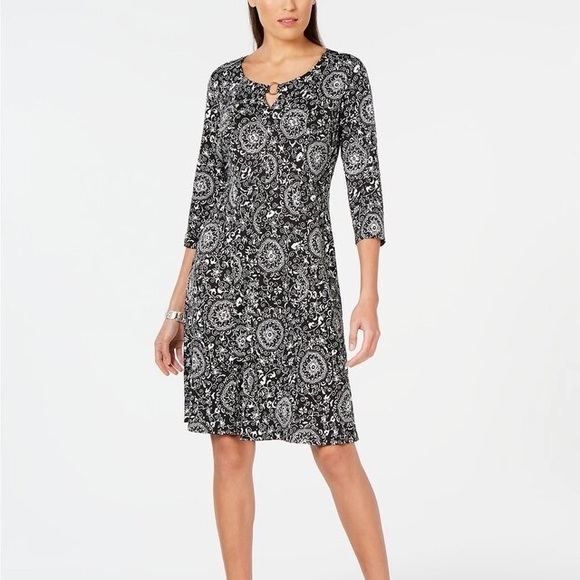 Petite Women’s Black and White Keyhole Dress - Picture 1 of 2